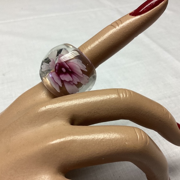 Clear Glass Ring with Pink rose inside,   EUC - Picture 3 of 8
